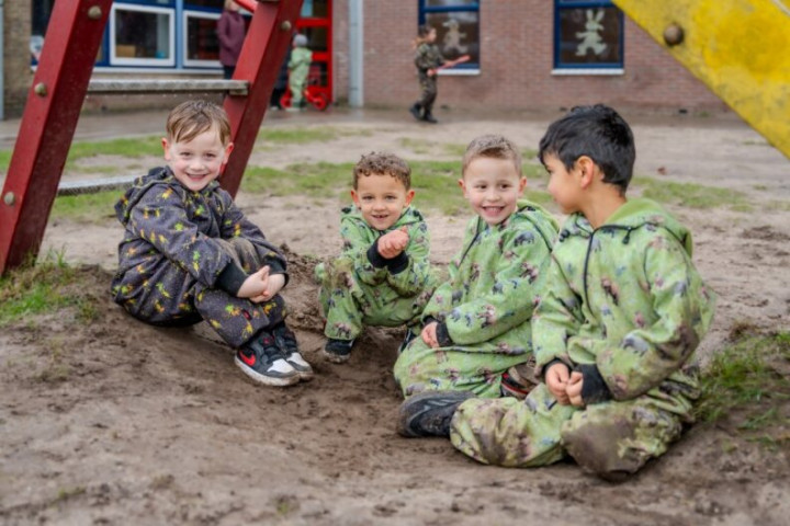 Kleuters buiutenspelen